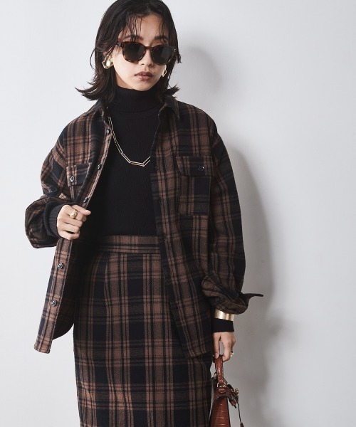 CHIC STYLE（シックスタイル）の「ロングスリーブタートルニット ＜大きいサイズ有＞シックスタイル　（ニット/セーター・レディース・ブラック/レッド/グレー/ブルー・5L/4L/3L/LL/L/M）」の5枚目の写真