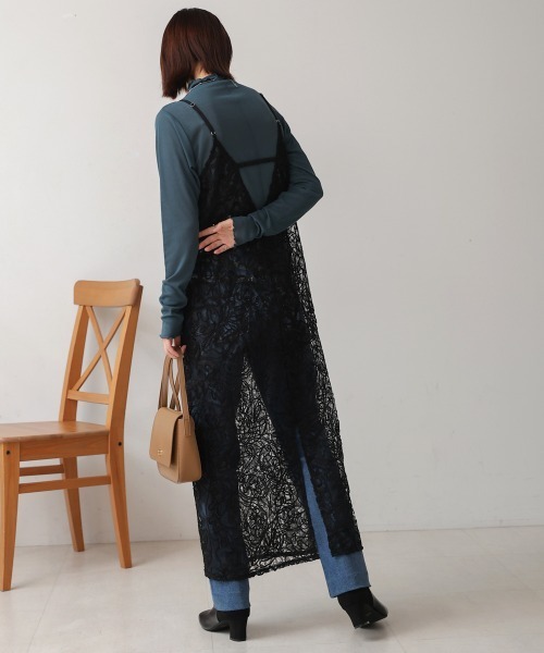 Bou Jeloud(ブージュルード)の「コードレースVネックキャミワンピース(ワンピース・レディース・ブラック/ブラウン・38)」の3枚目の写真