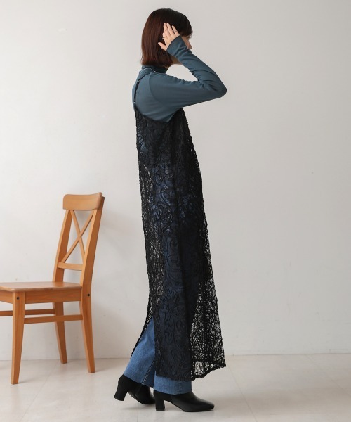 Bou Jeloud(ブージュルード)の「コードレースVネックキャミワンピース(ワンピース・レディース・ブラック/ブラウン・38)」の7枚目の写真