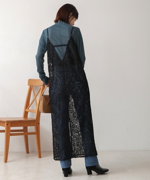 Bou Jeloud(ブージュルード)の「コードレースVネックキャミワンピース(ワンピース・レディース・ブラック/ブラウン・38)」の9枚目の写真