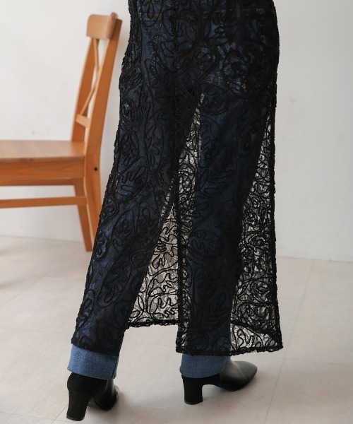 Bou Jeloud(ブージュルード)の「コードレースVネックキャミワンピース(ワンピース・レディース・ブラック/ブラウン・38)」の13枚目の写真