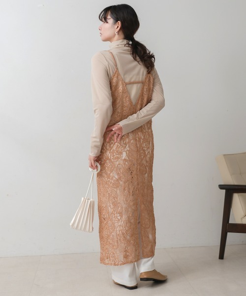 Bou Jeloud(ブージュルード)の「コードレースVネックキャミワンピース(ワンピース・レディース・ブラック/ブラウン・38)」の15枚目の写真