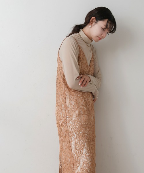 Bou Jeloud(ブージュルード)の「コードレースVネックキャミワンピース(ワンピース・レディース・ブラック/ブラウン・38)」の18枚目の写真