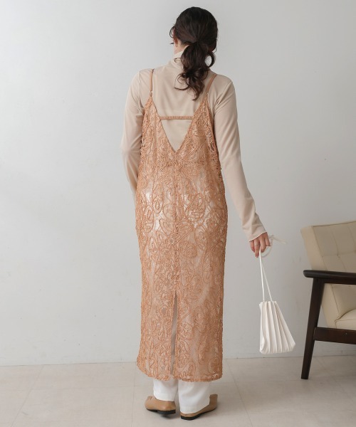 Bou Jeloud(ブージュルード)の「コードレースVネックキャミワンピース(ワンピース・レディース・ブラック/ブラウン・38)」の19枚目の写真