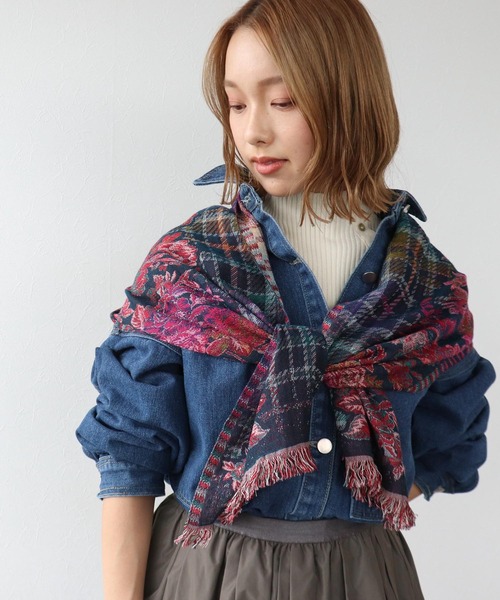 Three Four Time(スリーフォータイム)の「花柄&チェック柄ジャガードショール(ストール/ショール・レディース・パープル/グレー/レッド・FREE)」の14枚目の写真