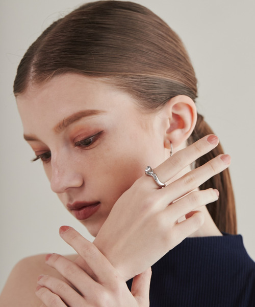 ciite' surgical stainless(シーテサージカルステンレス)の「【 金属アレルギー対応 】 ニュアンスリング サージカルステンレス(リング・レディース・シルバー/ゴールド・13号/11号/15号)」の2枚目の写真