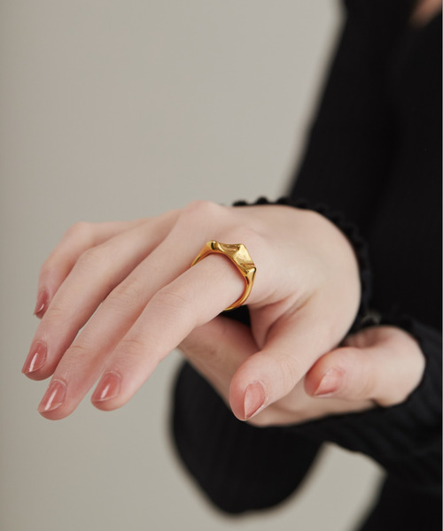 ciite' surgical stainless(シーテサージカルステンレス)の「【 金属アレルギー対応 】 ニュアンスリング サージカルステンレス(リング・レディース・シルバー/ゴールド・13号/11号/15号)」の9枚目の写真