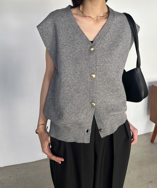 RANAN（ラナン）の「ゴールド調ボタンVネックベスト（ベスト）」 - WEAR