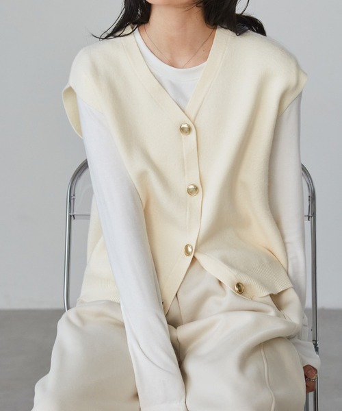 RANAN（ラナン）の「ゴールド調ボタンVネックベスト（ベスト・レディース・ブラウン/グレー/アイボリー/ブラック・M/L/LL）」の21枚目の写真