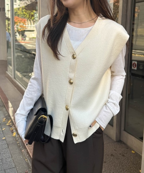 RANAN（ラナン）の「ゴールド調ボタンVネックベスト（ベスト・レディース・ブラウン/グレー/アイボリー/ブラック・M/L/LL）」の16枚目の写真