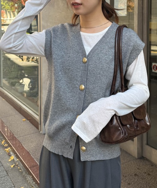 RANAN（ラナン）の「ゴールド調ボタンVネックベスト（ベスト・レディース・ブラウン/グレー/アイボリー/ブラック・M/L/LL）」の22枚目の写真