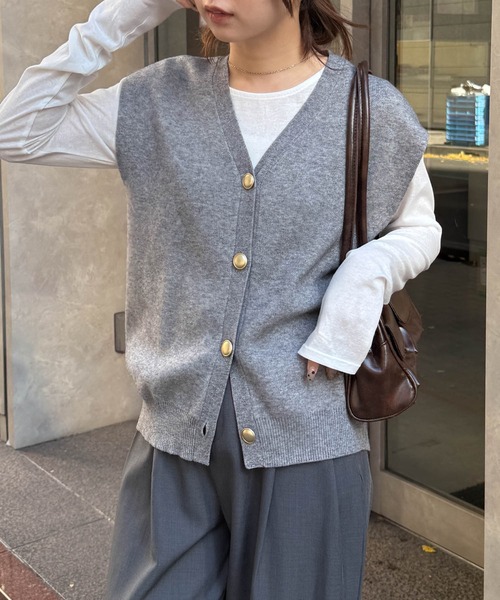 RANAN（ラナン）の「ゴールド調ボタンVネックベスト（ベスト・レディース・ブラウン/グレー/アイボリー/ブラック・M/L/LL）」の19枚目の写真