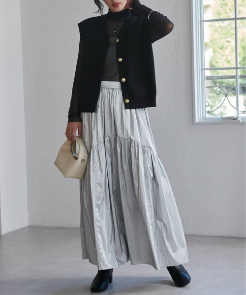 RANAN（ラナン）の「ゴールド調ボタンVネックベスト（ベスト・レディース・ブラウン/グレー/アイボリー/ブラック・M/L/LL）」の6枚目の写真