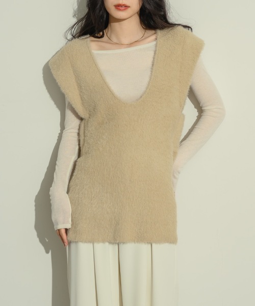 NEUNA（ヌナ）の「Uネックニットベスト（ベスト・レディース・ベージュ/グレー/チャコールグレー・FREE）」の3枚目の写真