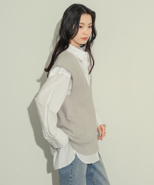 NEUNA（ヌナ）の「Uネックニットベスト（ベスト・レディース・ベージュ/グレー/チャコールグレー・FREE）」の17枚目の写真