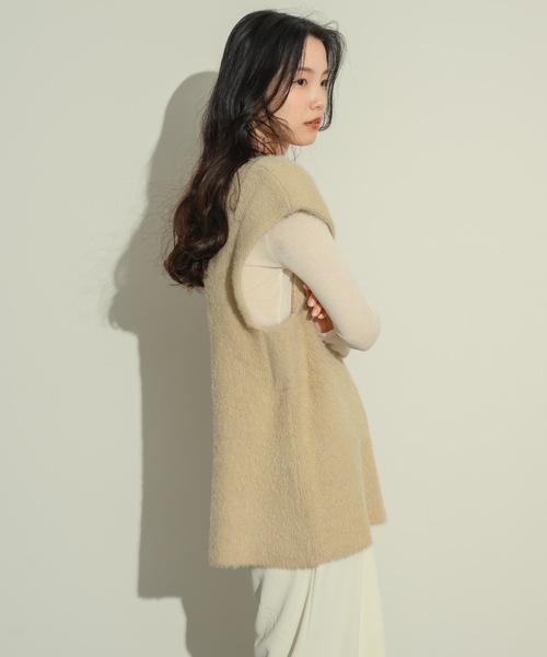 NEUNA（ヌナ）の「Uネックニットベスト（ベスト・レディース・ベージュ/グレー/チャコールグレー・FREE）」の10枚目の写真