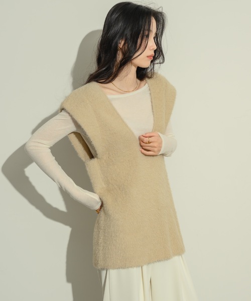 NEUNA（ヌナ）の「Uネックニットベスト（ベスト・レディース・ベージュ/グレー/チャコールグレー・FREE）」の11枚目の写真