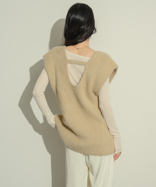 NEUNA（ヌナ）の「Uネックニットベスト（ベスト・レディース・ベージュ/グレー/チャコールグレー・FREE）」の12枚目の写真