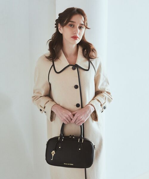 Maison de FLEUR(メゾンドフルール)の「キーチャームボストンバッグ(ハンドバッグ・レディース・プラム/ブラック/ダークブラウン・FREE)」の19枚目の写真