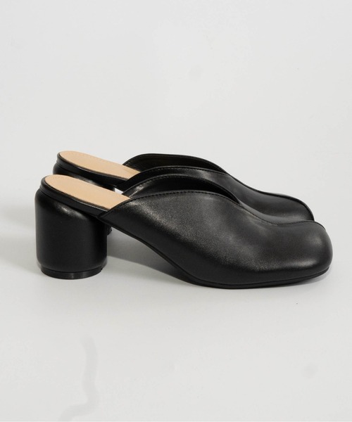 Fabby fabby(ファビィーファビィー)の「ラウンドスクエアサボミュール(サンダル・レディース・シルバー/ブラック・LARGE/MEDIUM)」の3枚目の写真