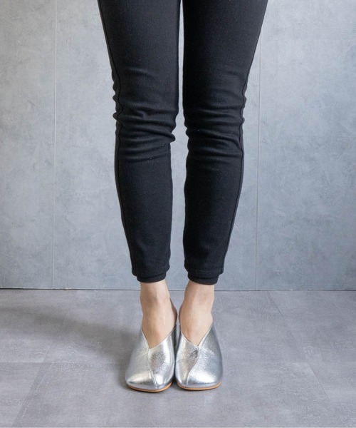 Fabby fabby(ファビィーファビィー)の「ラウンドスクエアサボミュール(サンダル・レディース・シルバー/ブラック・LARGE/MEDIUM)」の10枚目の写真