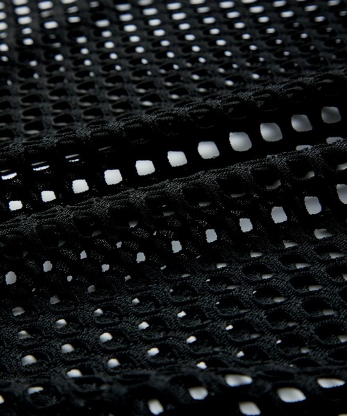 cussil（クシル）の「【cussil/クシル】ショルダーラインメッシュナイロンパーカー（パーカー・メンズ・ブラック・S/M/L）」の2枚目の写真