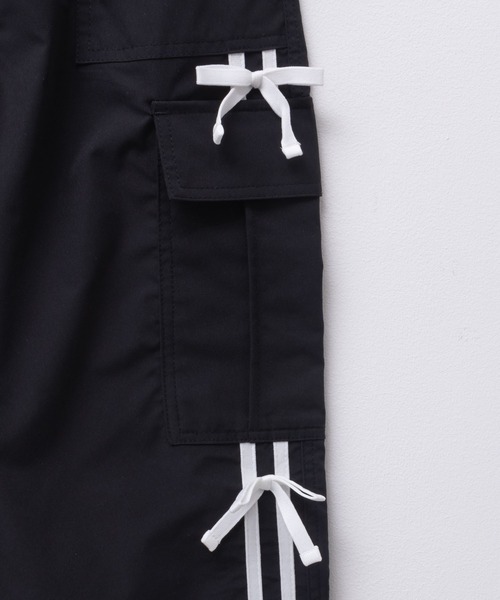 RICH MIX（リッチミックス）の「RICHMIX ラインカーゴパンツ（カーゴパンツ・キッズ・ブラック系・130/140/150/160）」の4枚目の写真
