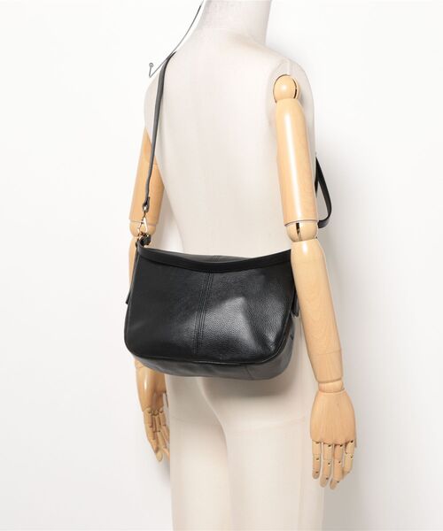 FOSSIL（フォッシル）の「フォッシル 斜めがけバッグ レディース レザー ブラック スマホ収納可 ZB7716001（ハンドバッグ・レディース・ブラック・FREE）」の9枚目の写真