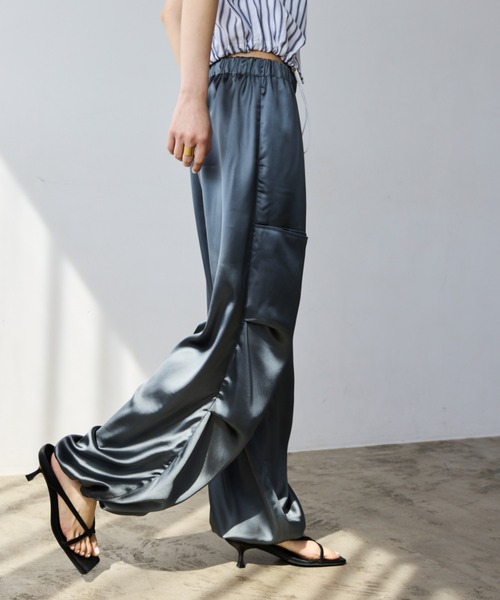 AIC.（エーアイシー）の「アシンメトリーポケットサテンパンツ（その他パンツ・レディース・イエロー/グリーン・FREE）」の5枚目の写真