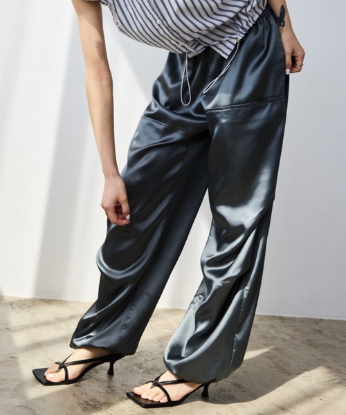 AIC.（エーアイシー）の「アシンメトリーポケットサテンパンツ（その他パンツ・レディース・イエロー/グリーン・FREE）」の7枚目の写真