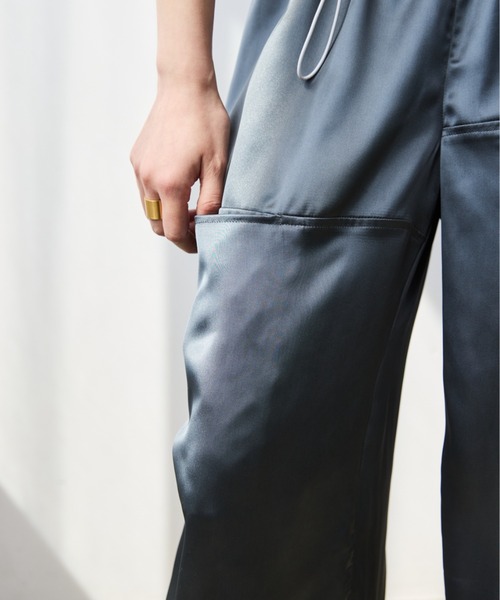 AIC.（エーアイシー）の「アシンメトリーポケットサテンパンツ（その他パンツ・レディース・イエロー/グリーン・FREE）」の12枚目の写真