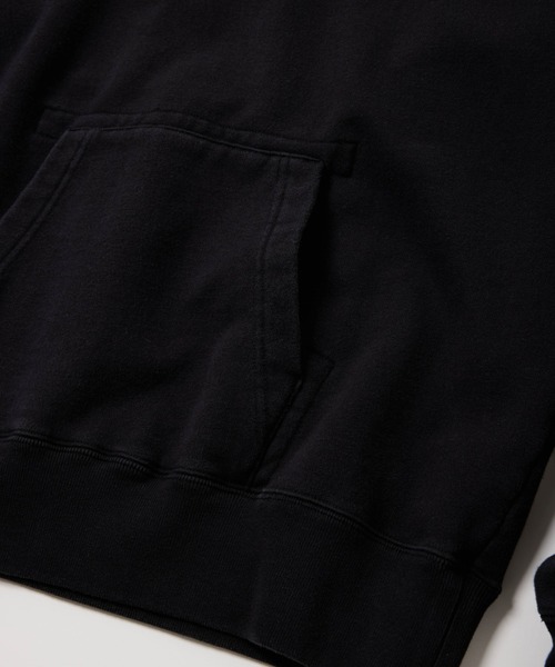 Champion(チャンピオン)の「【Champion/チャンピオン】直営限定コレクション メンズ フーデッドスウェットシャツ(パーカー・メンズ・ブラック/ダークネイビー/ベージュ・SMALL/MEDIUM/LARGE/X-LARGE)」の5枚目の写真
