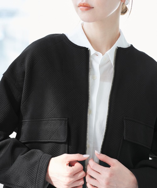 ROPE' PICNIC(ロペピクニック)の「幾何柄ジャガードショート丈ブルゾン(ブルゾン・レディース・オフホワイト/ブラック/ライトグレー・38)」の8枚目の写真