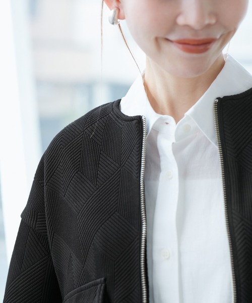 ROPE' PICNIC(ロペピクニック)の「幾何柄ジャガードショート丈ブルゾン(ブルゾン・レディース・オフホワイト/ブラック/ライトグレー・38)」の9枚目の写真