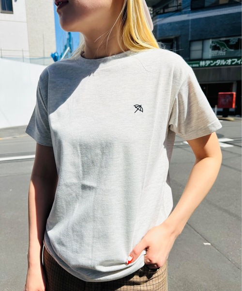 Arnie Arnold Palmer（アーニーアーノルドパーマー）の「Arnie Arnold Palmer / arnie 天竺ワンポイントTシャツ / 8051573（Tシャツ/カットソー・レディース・チャコールグレー/オートミール/ネイビー・LARGE/MEDIUM）」の2枚目の写真