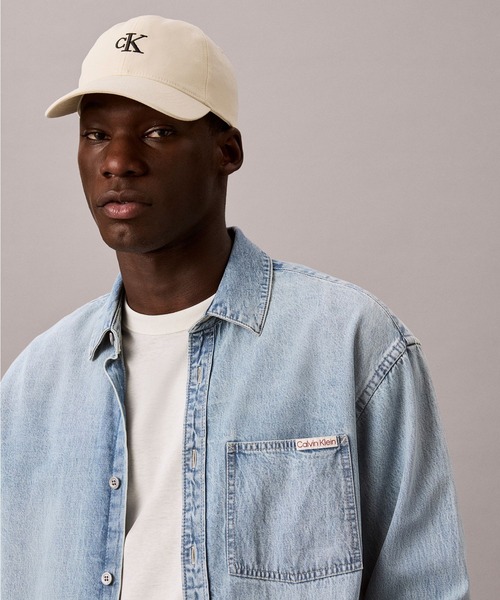 Calvin Klein(カルバン・クライン)の「エンブロイダリー モノグラム ベースボールキャップ(キャップ・メンズ・グレー系その他/ブルー/グリーン系その他/ブラック/ベージュ/ブラック系その他・FREE)」の4枚目の写真