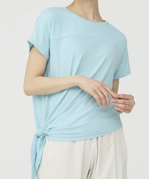 TIGORA(ティゴラ)の「ティゴラ TIGORA フィットネス サイドスリット2WAY 半袖 Tシャツ(Tシャツ/カットソー・レディース・ホワイト/エメラルド/ライラック/ブラック・S/M/L/XL)」の1枚目の写真