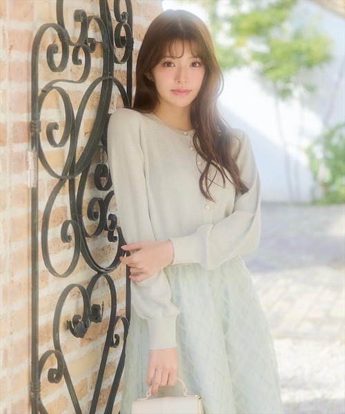 SWINGLE（スウィングル）の「パールボタンコンパクトラメニットカーディガン（カーディガン/ボレロ・レディース・ピンク/ライトベージュ/ミント/ネイビー・FREE）」の3枚目の写真