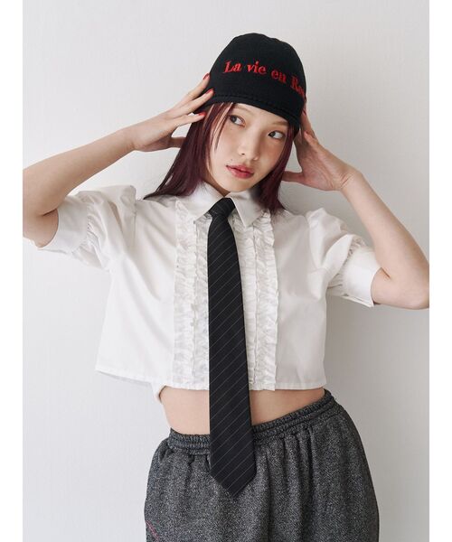 jouetie(ジュエティ)の「クロップドフリルブラウス(シャツ/ブラウス・レディース・ブラック/ブルー/オフホワイト・MEDIUM)」の4枚目の写真