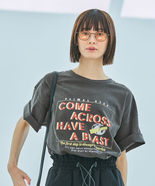 LAKOLE（ラコレ）の「VTGロゴTEE / 328669（Tシャツ/カットソー・レディース・ブルー/チャコール/オレンジ/オフホワイト・FREE）」の3枚目の写真