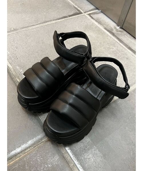 EMODA（エモダ）の「エアバルキーソールパッファーサンダル（サンダル・レディース・グレー/ブラック・SMALL/MEDIUM/LARGE）」の11枚目の写真