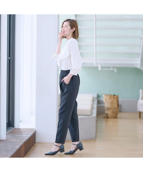 AOYAMA（アオヤマ）の「【時短に！ビジパシリーズ】〈２点セット〉ヘビロテスーツ｜Aラインジャケット＋テーパードパンツ/ブラック/通勤＆オフィス＆入卒＆セレモニー＆オケージョン｜自宅で洗える・ストレッチ・防止シワ｜（スーツセット・レディース・ブラック/ネイビー/ベージュ・M/L/LL/S）」の6枚目の写真