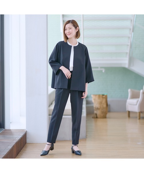 AOYAMA（アオヤマ）の「【時短に！ビジパシリーズ】〈２点セット〉ヘビロテスーツ｜Aラインジャケット＋テーパードパンツ/ブラック/通勤＆オフィス＆入卒＆セレモニー＆オケージョン｜自宅で洗える・ストレッチ・防止シワ｜（スーツセット・レディース・ブラック/ネイビー/ベージュ・M/L/LL/S）」の10枚目の写真