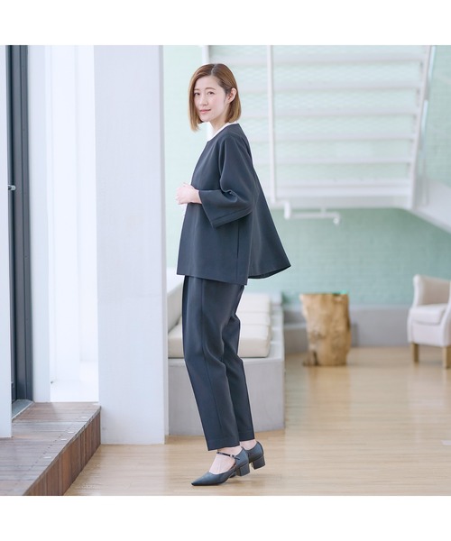 AOYAMA（アオヤマ）の「【時短に！ビジパシリーズ】〈２点セット〉ヘビロテスーツ｜Aラインジャケット＋テーパードパンツ/ブラック/通勤＆オフィス＆入卒＆セレモニー＆オケージョン｜自宅で洗える・ストレッチ・防止シワ｜（スーツセット・レディース・ブラック/ネイビー/ベージュ・M/L/LL/S）」の9枚目の写真