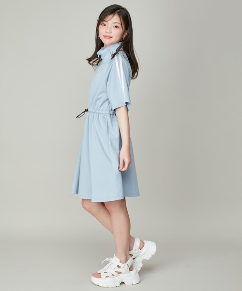 JENNI love(ジェニィラブ)の「ハーフZIPそでライントラックワンピ(ワンピース・キッズ・ブラック/サックスブルー・130cm/140cm/150cm/160cm)」の13枚目の写真