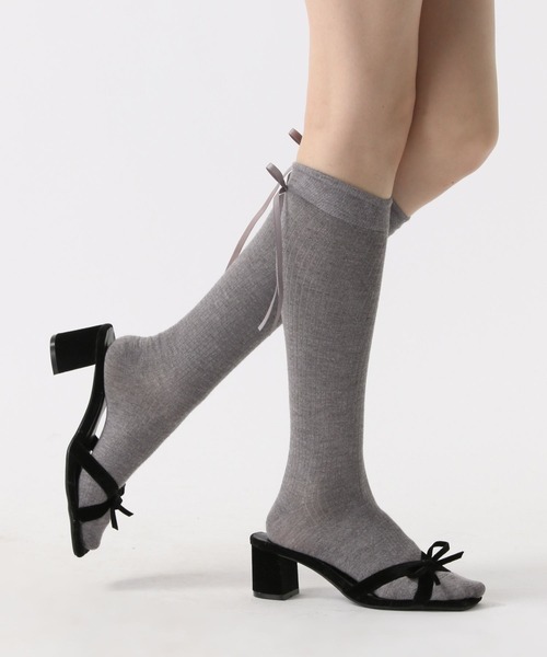 FOREVER 21(フォーエバー トゥエンティーワン)の「リボン付きソックス(ソックス/靴下・レディース・ブラック/グレー・FREE)」の5枚目の写真