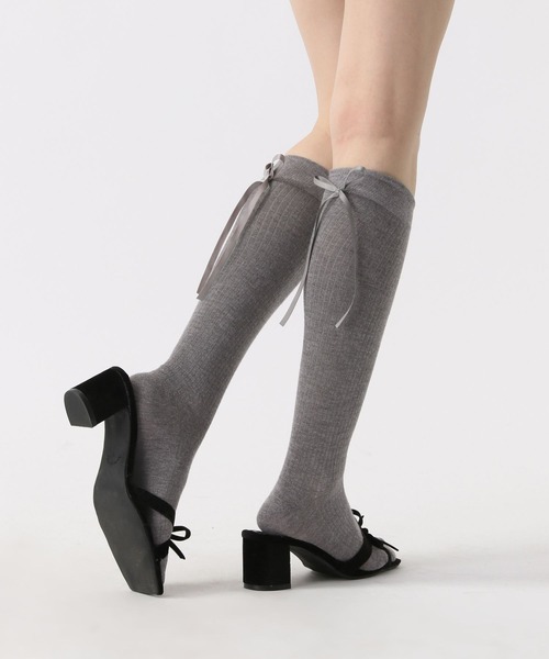 FOREVER 21(フォーエバー トゥエンティーワン)の「リボン付きソックス(ソックス/靴下・レディース・ブラック/グレー・FREE)」の6枚目の写真