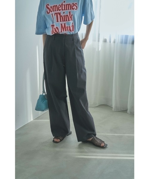 marjour(マージュール)の「COTTON TUCK PANTS(その他パンツ・レディース・ネイビー系・MEDIUM)」の2枚目の写真