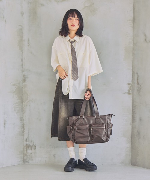 UNISEX/PCポケット付き/500mlペットボトルも入る》10ポケットボストン