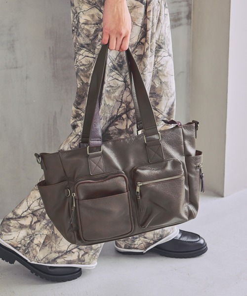 UNISEX/PCポケット付き/500mlペットボトルも入る》10ポケットボストン